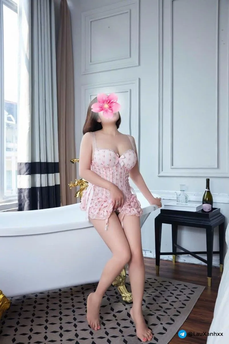Ảnh 6 - ❤️BÀI CÓ CLIP❤️ HÀ VY XINH VÚ TO KẸP XÚC XÍCH ĐÁ BI BÚ CU 6996 RẤT DÂM CHIỀU KHÁCH