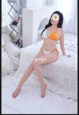 Minh Châu_ Body gợi cảm, chiều khách tới bến