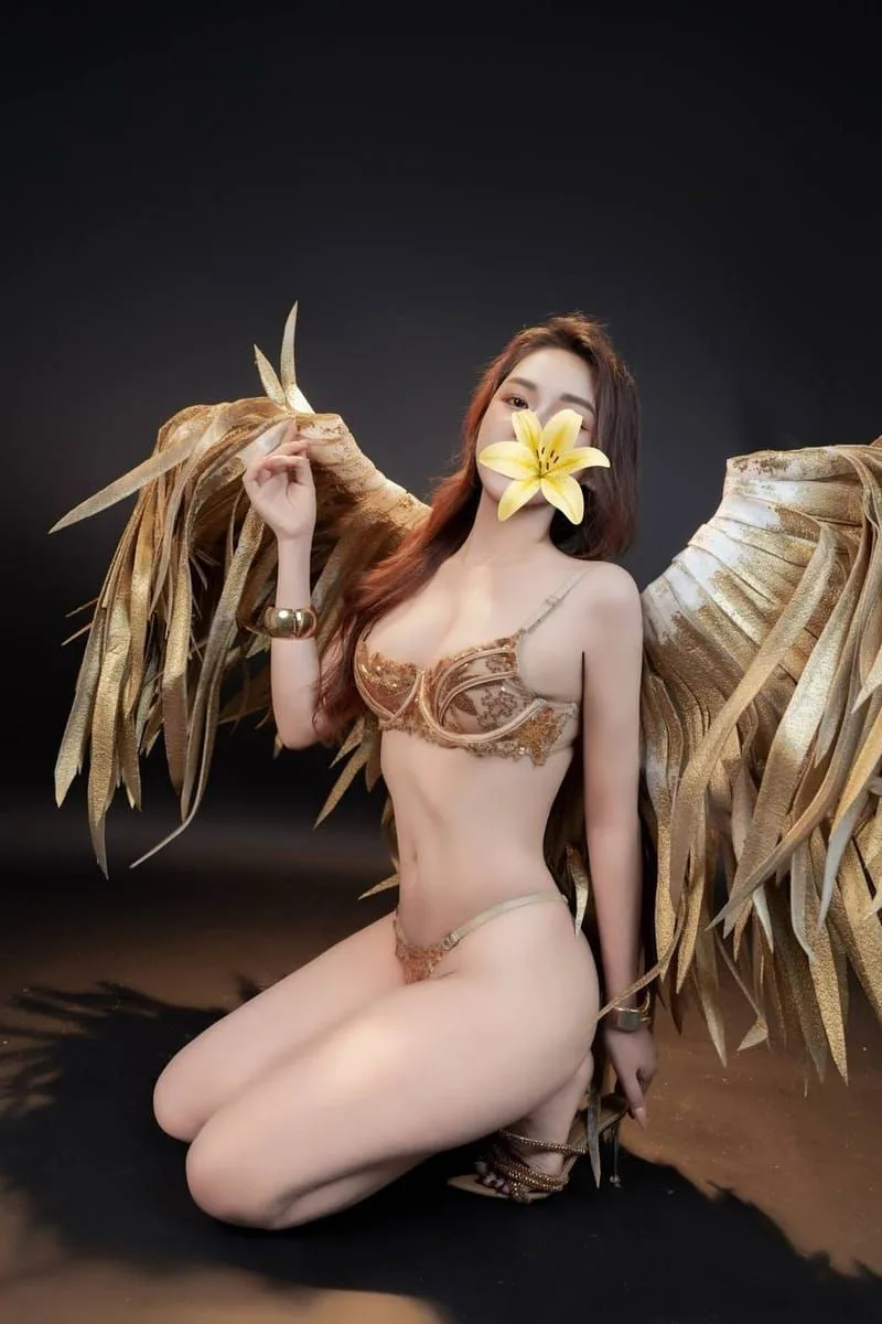 Ảnh 7 - Khánh Ngọc Hotgirl Chân Dài Da Trắng