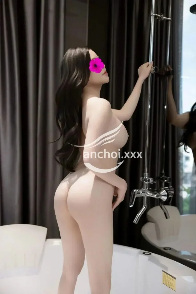 Ảnh 3 - GÁI XINH LÊ VY DÁNG ĐẸP VÚ TO ĐẦU TI HỒNG LÀM TÌNH MAX PHÊ