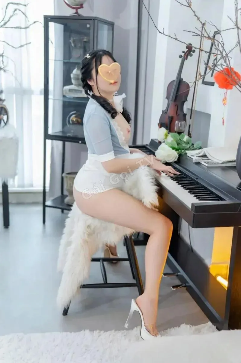 Gái gọi PHƯƠNG ANH CÔ BÉ NGÂY THƠ MỚI VÀO NGHỀ ĐI LÀM LẦN ĐẦU - Quận Tân Phú